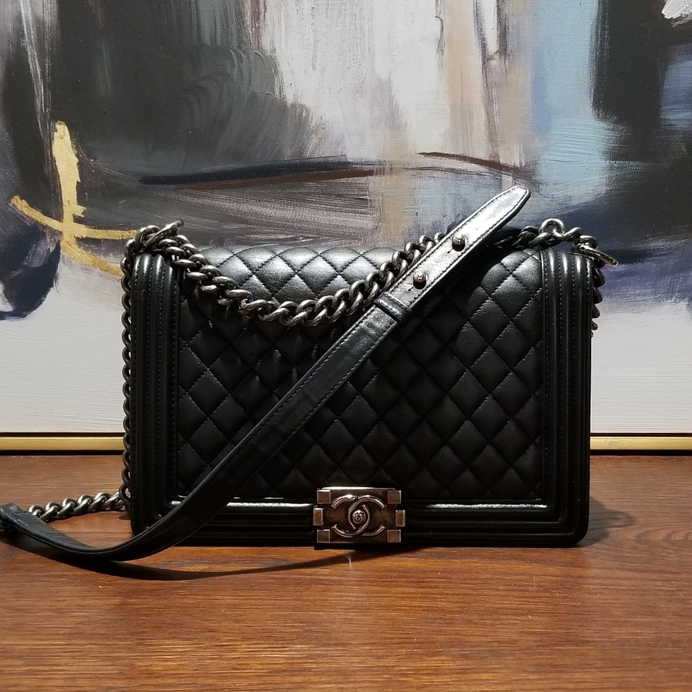 Traded Chanel Boy Bag New Medium Lambskin - Picture 2 of 16